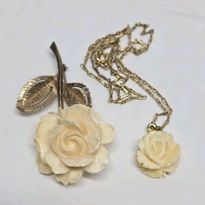 Vintage Winard 12k Gold Filled Carved Rose Fashion Jewelry Set Pendant & Brooch